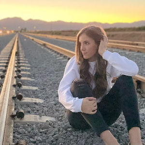 Meet your Posher, Hallie